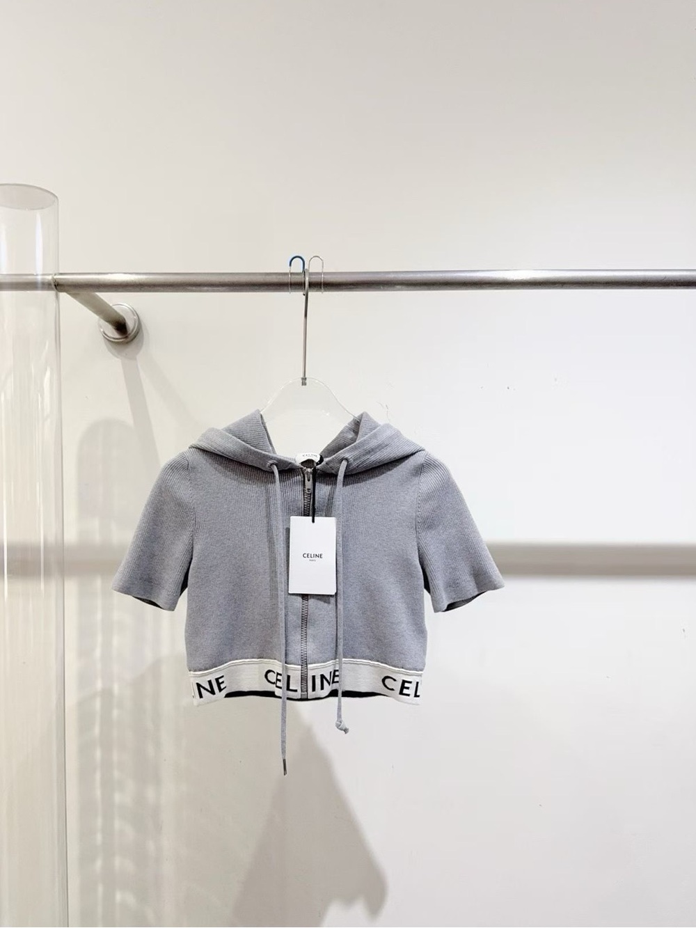 🚩steal Celine Light Gray Cropped Hooded Tee with Branded Hem